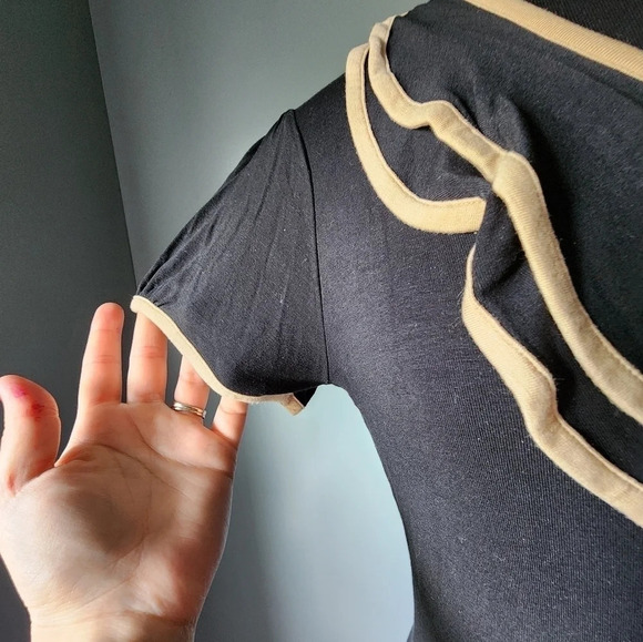 The Limited Black and Tan Ruffle Front Top - Picture 3 of 4